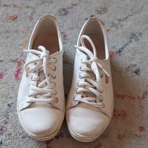 Ecco Soft White Leather Lace Up Sneaker